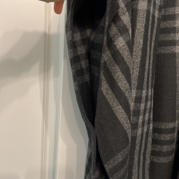 Gap Plaid Sweater Poncho size xs/s - Picture 5 of 6